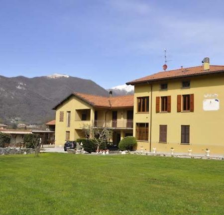 Il Coniglio Sulla Luna Bed & Breakfast Erba Exterior photo