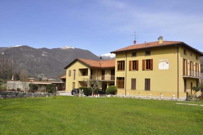 Il Coniglio Sulla Luna Bed & Breakfast Erba Exterior photo